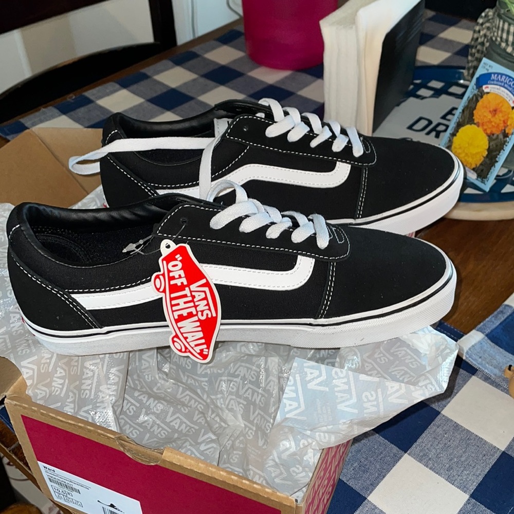 Vans black and white